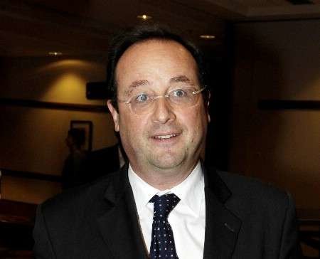 2007-08-27T063404Z_01_NOOTR_RTRIDSP_2_OFRTP-FRANCE-PS-HOLLANDE-20070827.jpg