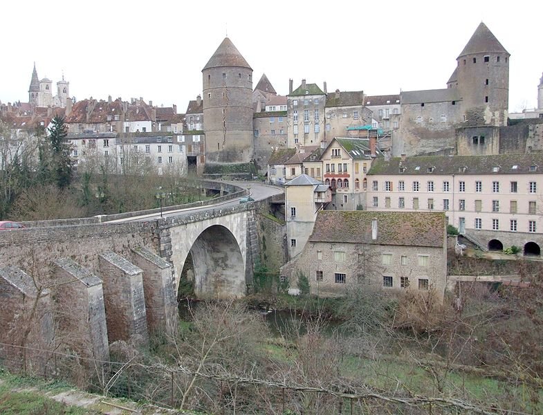 785px-Semur_-_Pont_Joly_03.jpg