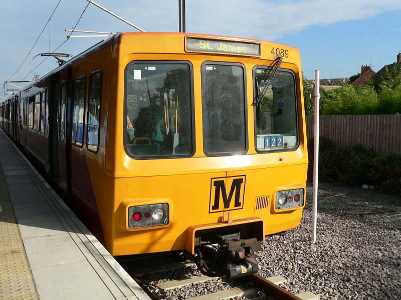 800px-Tyne_and_Wear_Metro_train_4089_at_South_Hylton.jpg