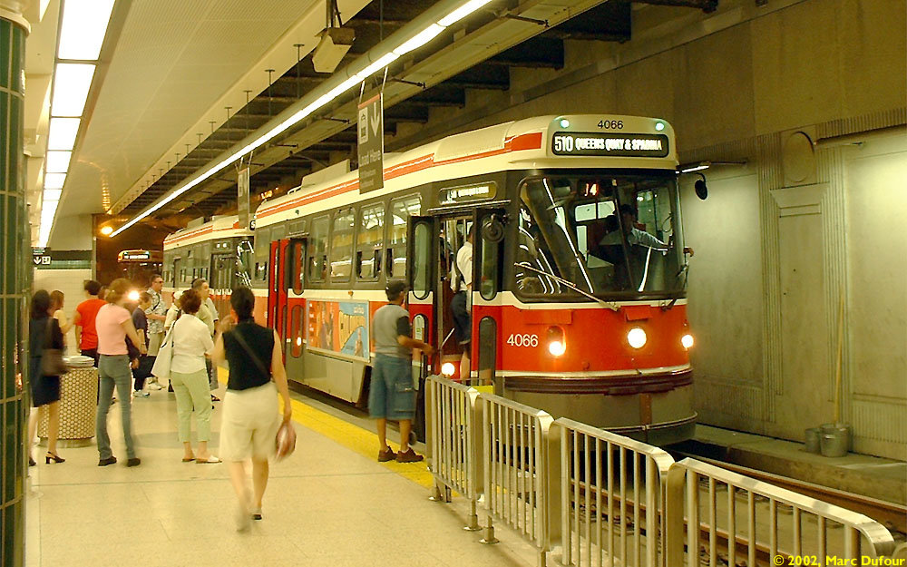 ONTTC_20020628-1209_TTC4066@StationSpadina.jpg